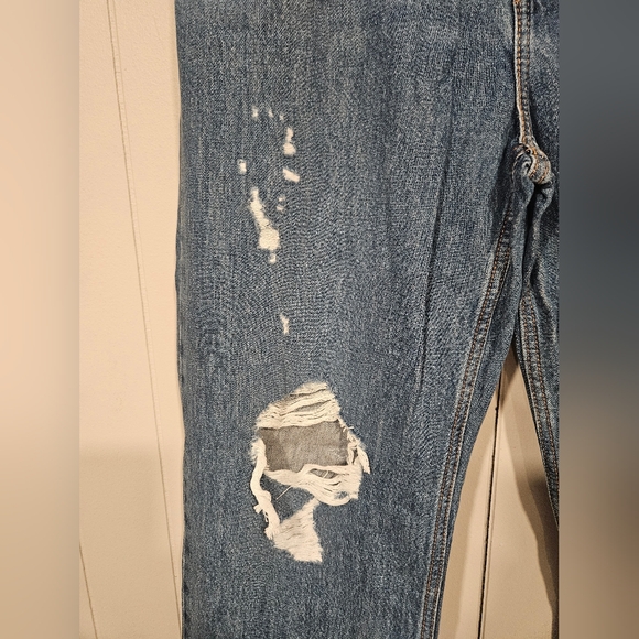 NEW Levi's Size 31 LOW PRO Straight Blue Distressed Jeans Mid Rise Inseam 32 - Picture 5 of 9